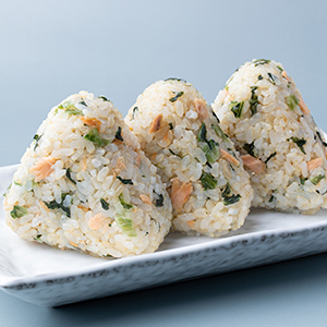 冷凍鮭と広島菜の玄米入りおにぎり